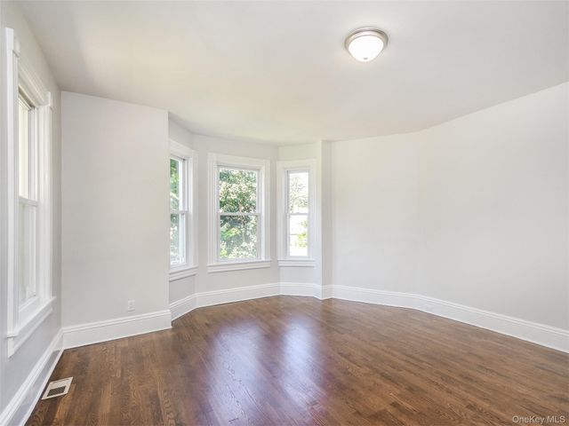 114 Sea Cliff Avenue apt. 1, Glen Cove, NY 11542