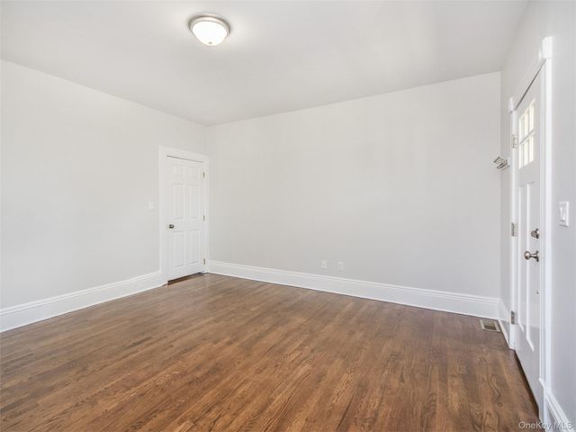 114 Sea Cliff Avenue apt. 1, Glen Cove, NY 11542