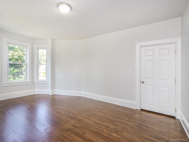 114 Sea Cliff Avenue apt. 1, Glen Cove, NY 11542
