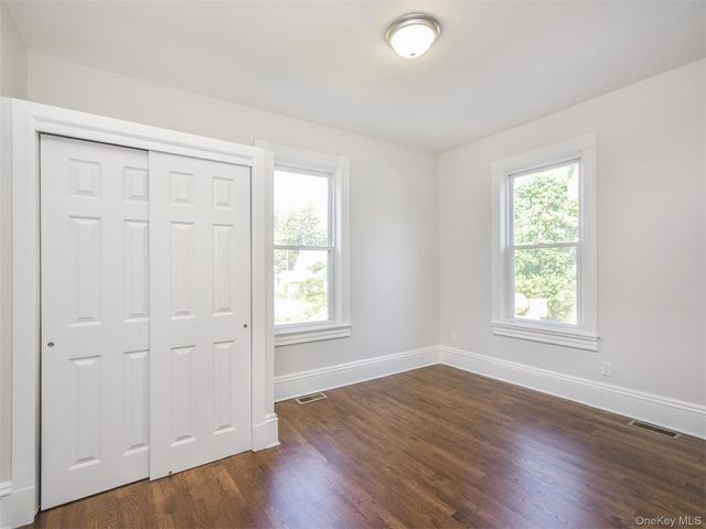 114 Sea Cliff Avenue apt. 1, Glen Cove, NY 11542
