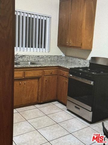 4817 Oakwood Avenue, Los Angeles, CA 90004