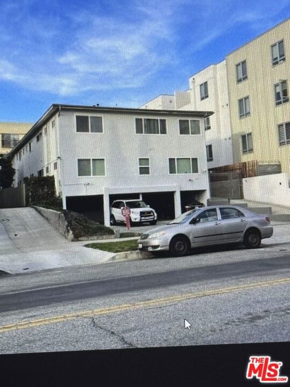4817 Oakwood Avenue, Los Angeles, CA 90004