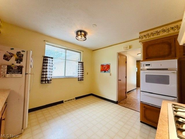7586 S Tamarack Drive, Parma, OH 44134