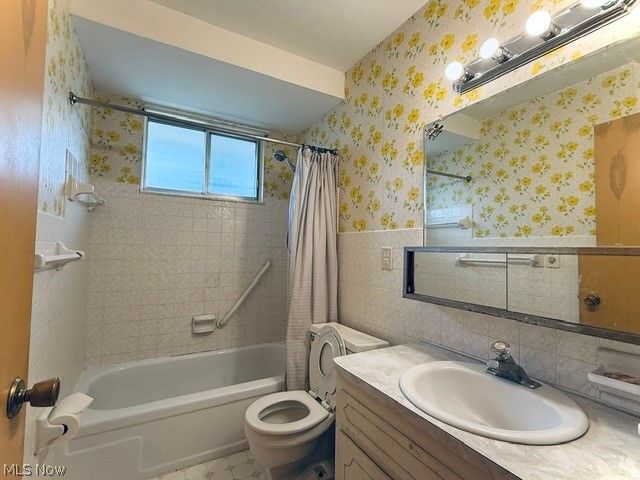 7586 S Tamarack Drive, Parma, OH 44134