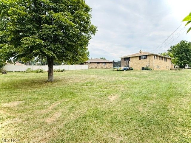 7586 S Tamarack Drive, Parma, OH 44134