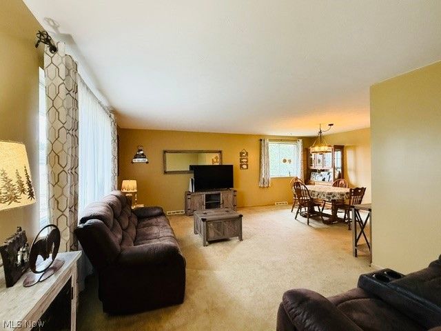 7586 S Tamarack Drive, Parma, OH 44134