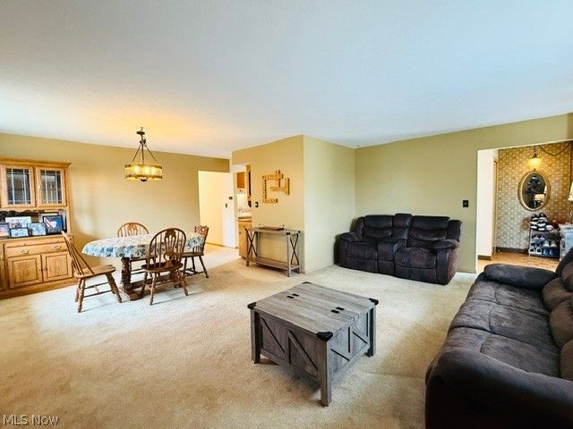 7586 S Tamarack Drive, Parma, OH 44134