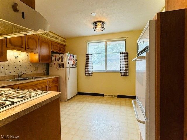 7586 S Tamarack Drive, Parma, OH 44134