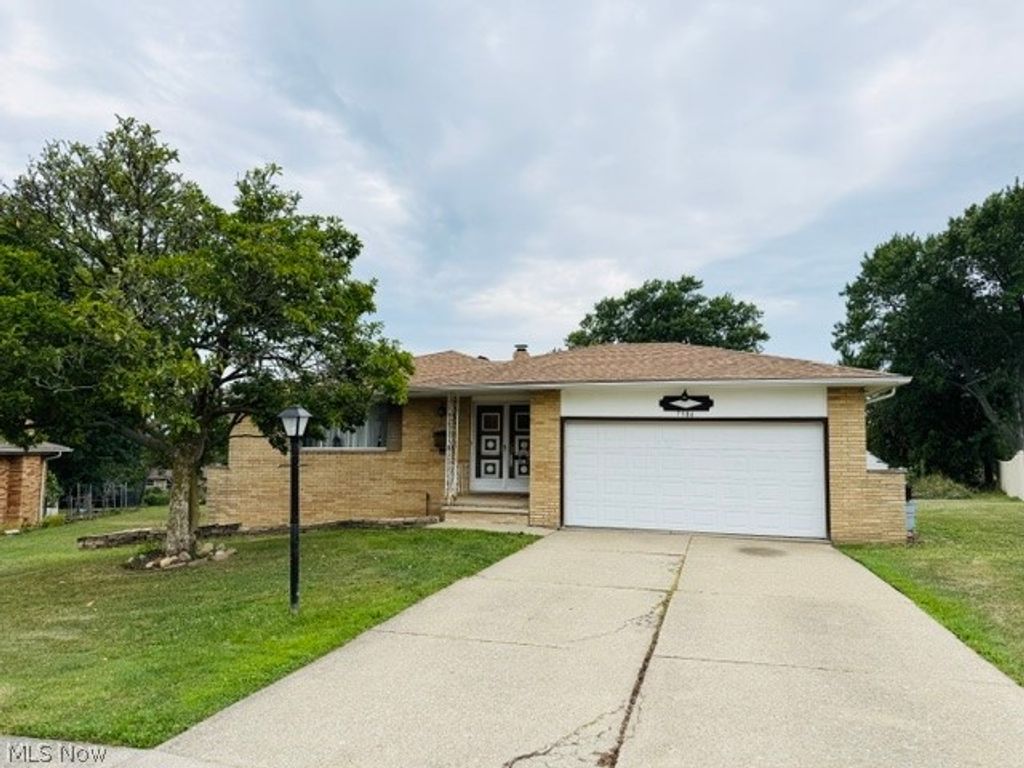 7586 S Tamarack Drive, Parma, OH 44134
