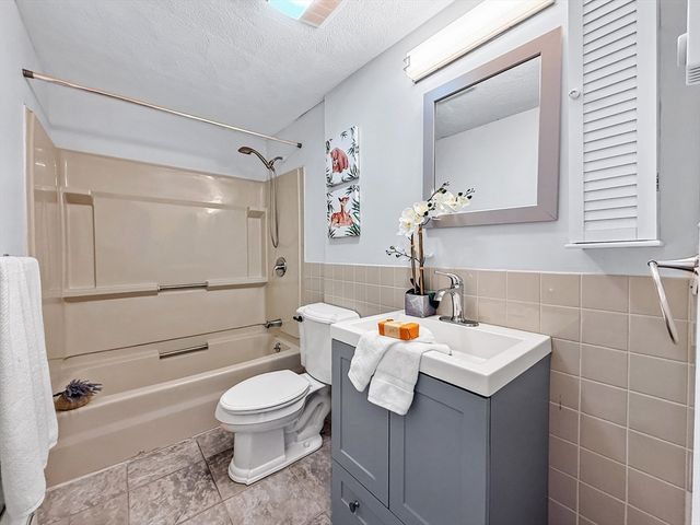 31 Dunn Rd, Revere, MA 02151