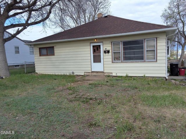 802 University Avenue, Williston, ND 58801 property photo