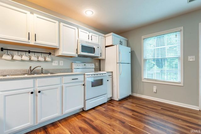 5704 W Vinca Ln, Ellettsville, IN 47429