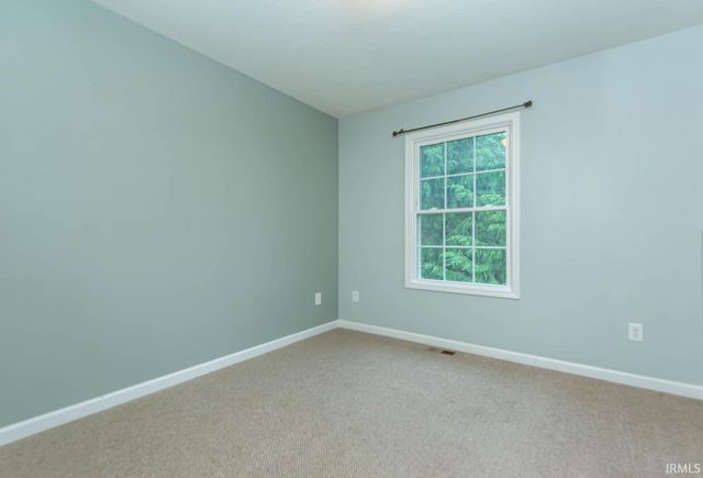5704 W Vinca Ln, Ellettsville, IN 47429