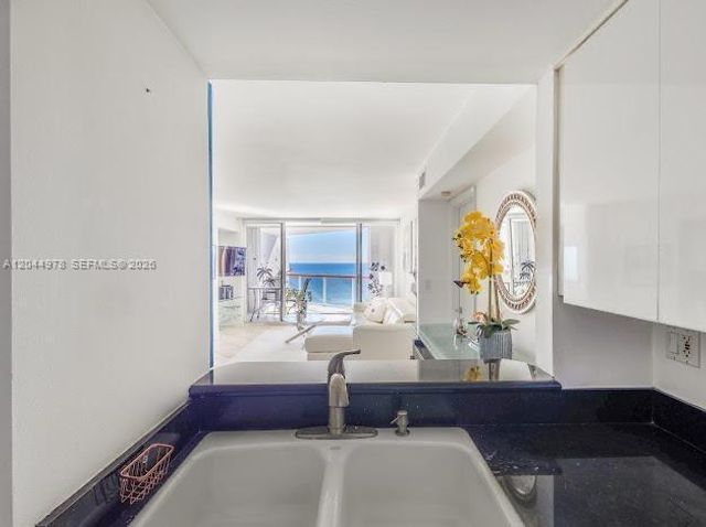 6767 Collins Avenue 1608, Miami Beach, FL 33141