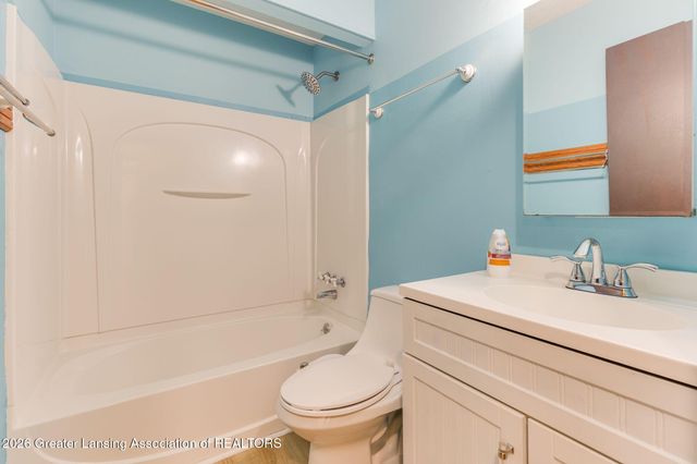 2127 Robinson Road, Lansing, MI 48910