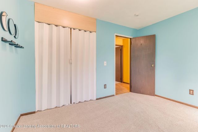 2127 Robinson Road, Lansing, MI 48910