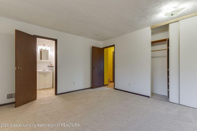 2127 Robinson Road, Lansing, MI 48910