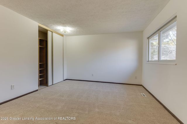 2127 Robinson Road, Lansing, MI 48910