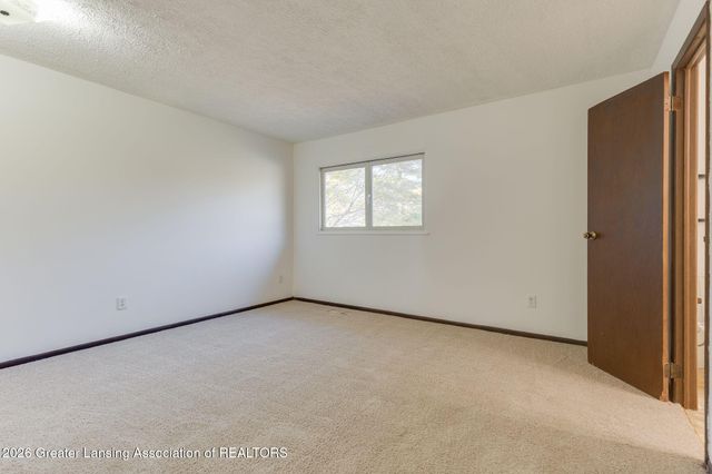 2127 Robinson Road, Lansing, MI 48910