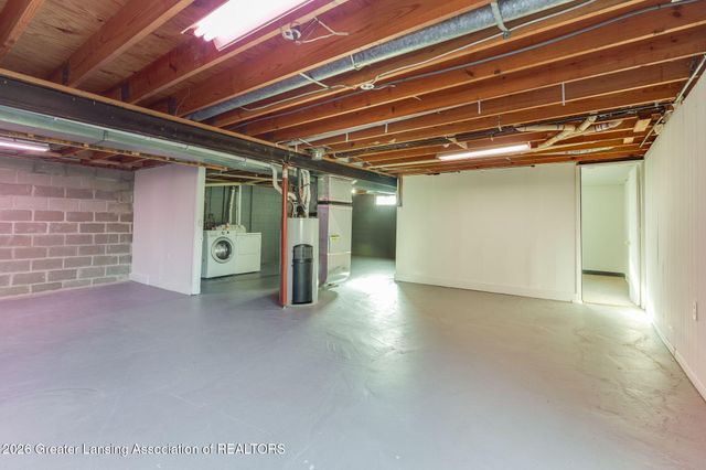 2127 Robinson Road, Lansing, MI 48910