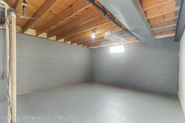 2127 Robinson Road, Lansing, MI 48910