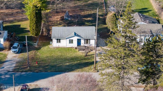 2127 Robinson Road, Lansing, MI 48910