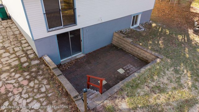 2127 Robinson Road, Lansing, MI 48910