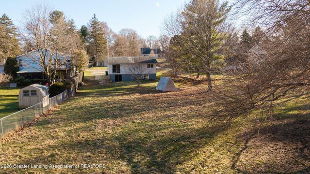 2127 Robinson Road, Lansing, MI 48910