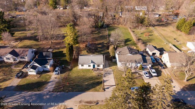 2127 Robinson Road, Lansing, MI 48910