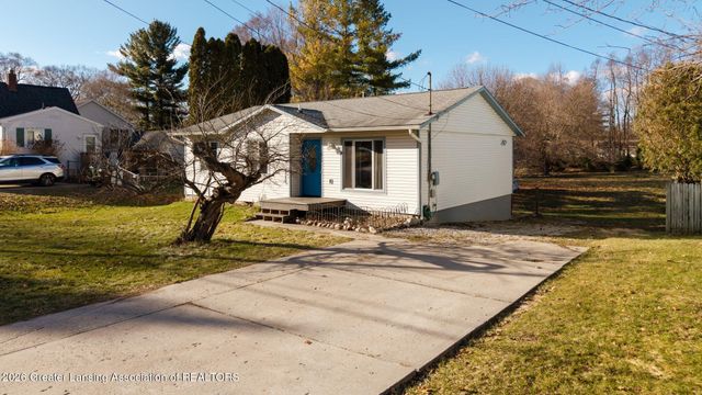 2127 Robinson Road, Lansing, MI 48910