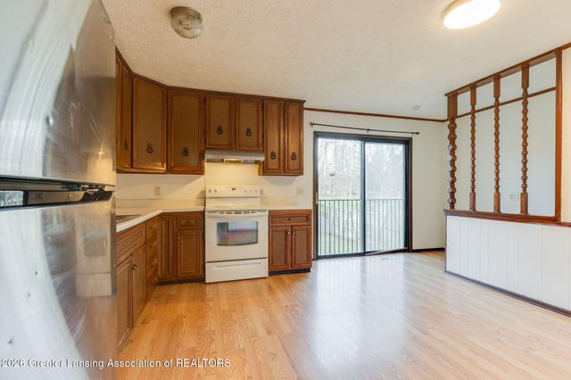 2127 Robinson Road, Lansing, MI 48910