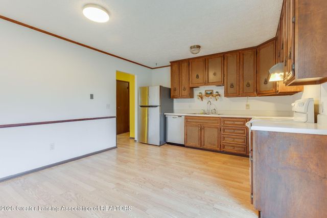 2127 Robinson Road, Lansing, MI 48910