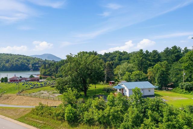 6 Ledford Chapel Road, Hayesville, NC 28904