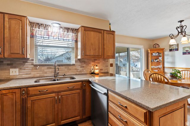 2477 N 1050 W, Clinton, UT 84015