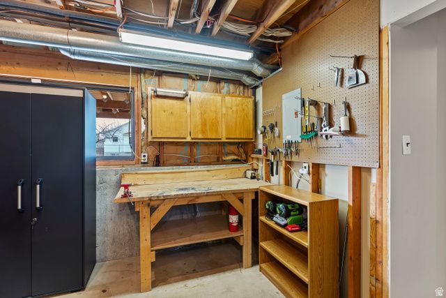 2477 N 1050 W, Clinton, UT 84015