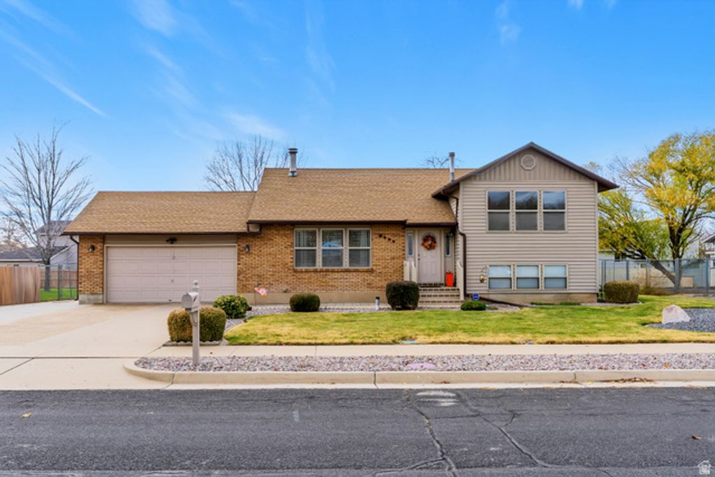 2477 N 1050 W, Clinton, UT 84015