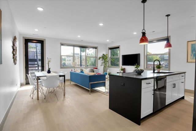 4235 S Champlain Avenue 1N, Chicago, IL 60653