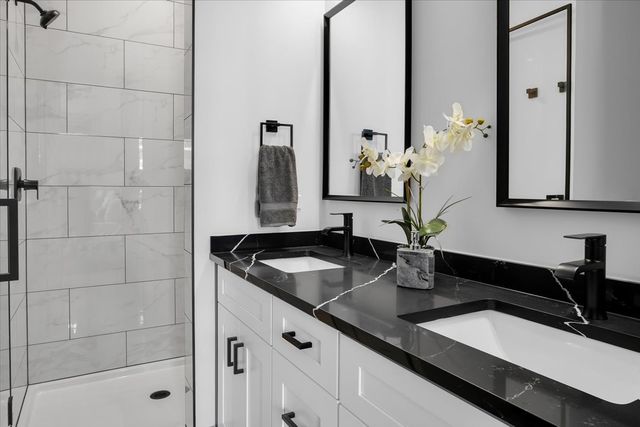 4235 S Champlain Avenue 1N, Chicago, IL 60653