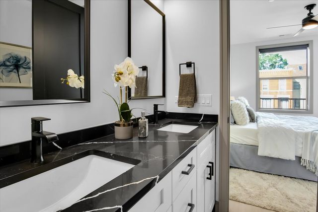 4235 S Champlain Avenue 1N, Chicago, IL 60653