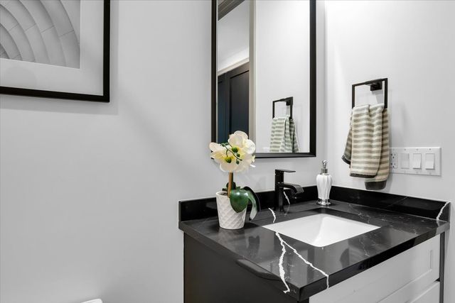 4235 S Champlain Avenue 1N, Chicago, IL 60653