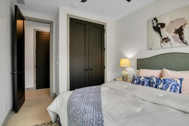 4235 S Champlain Avenue 1N, Chicago, IL 60653