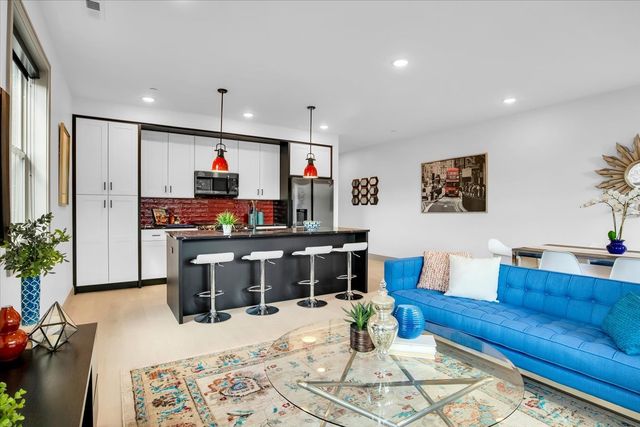 4235 S Champlain Avenue 1N, Chicago, IL 60653