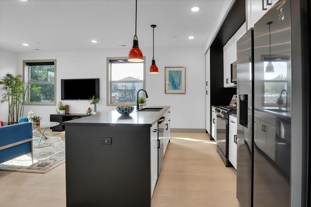 4235 S Champlain Avenue 1N, Chicago, IL 60653