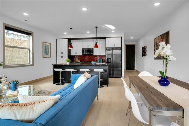 4235 S Champlain Avenue 1N, Chicago, IL 60653