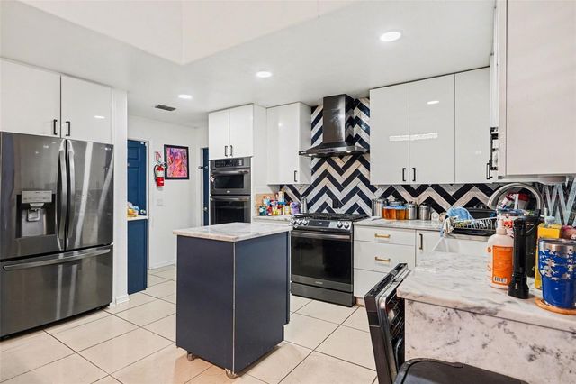 1464 BLUFF LOOP, Dundee, FL 33838