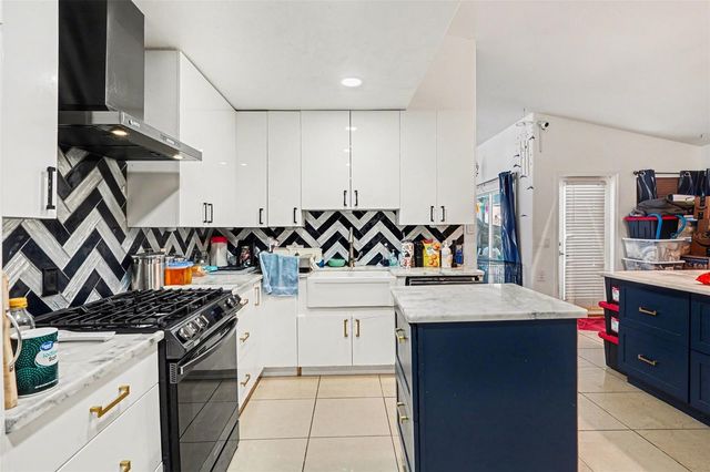 1464 BLUFF LOOP, Dundee, FL 33838