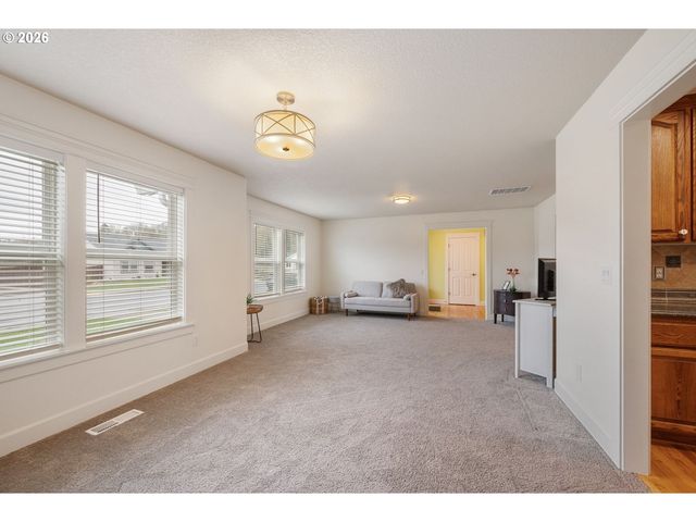 270 RAINBOW Way, Kelso, WA 98626