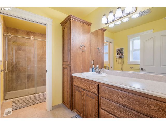 270 RAINBOW Way, Kelso, WA 98626