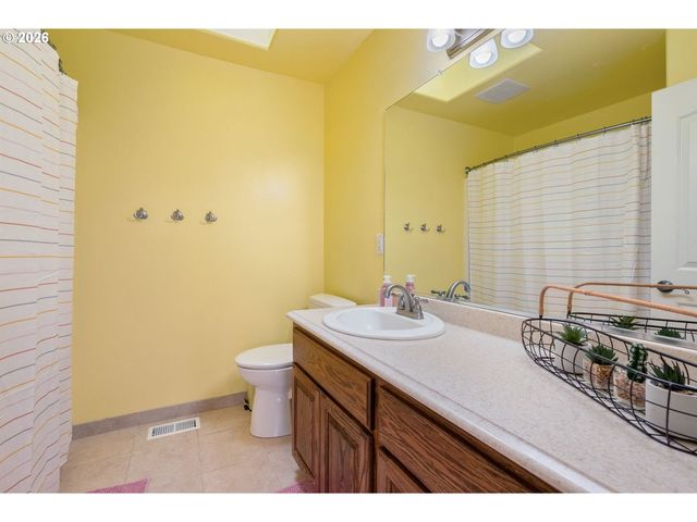 270 RAINBOW Way, Kelso, WA 98626