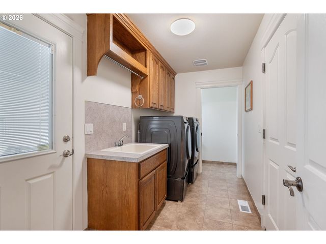 270 RAINBOW Way, Kelso, WA 98626